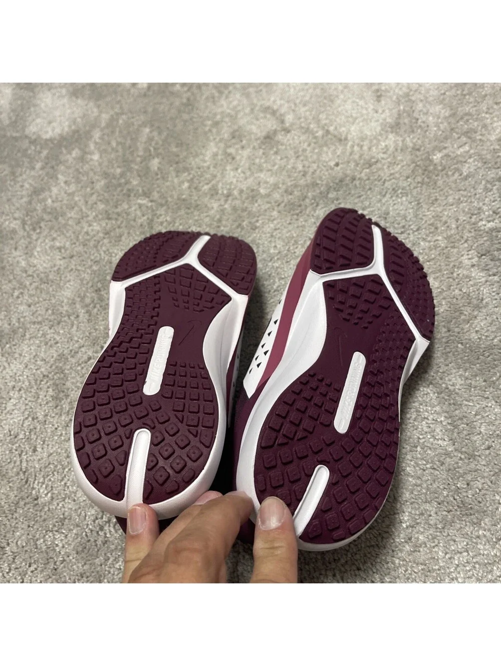 Nike Sneaker Size 5 Youth NEW